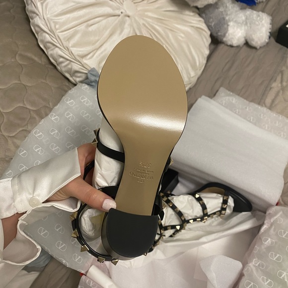 ROCKSTUD ANKLE STRAP SANDAL 90 MM - Picture 7 of 12